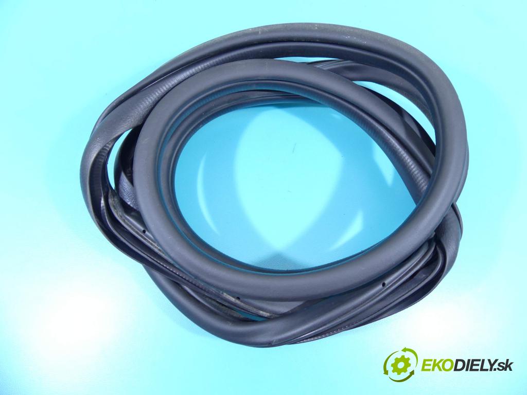 Hyundai I30 III 2016- 1.5 DPI 16V 110 hp manual 80,9 kW 1498 cm3 5- Těsnění: dveře zadní levé  (Ostatní)