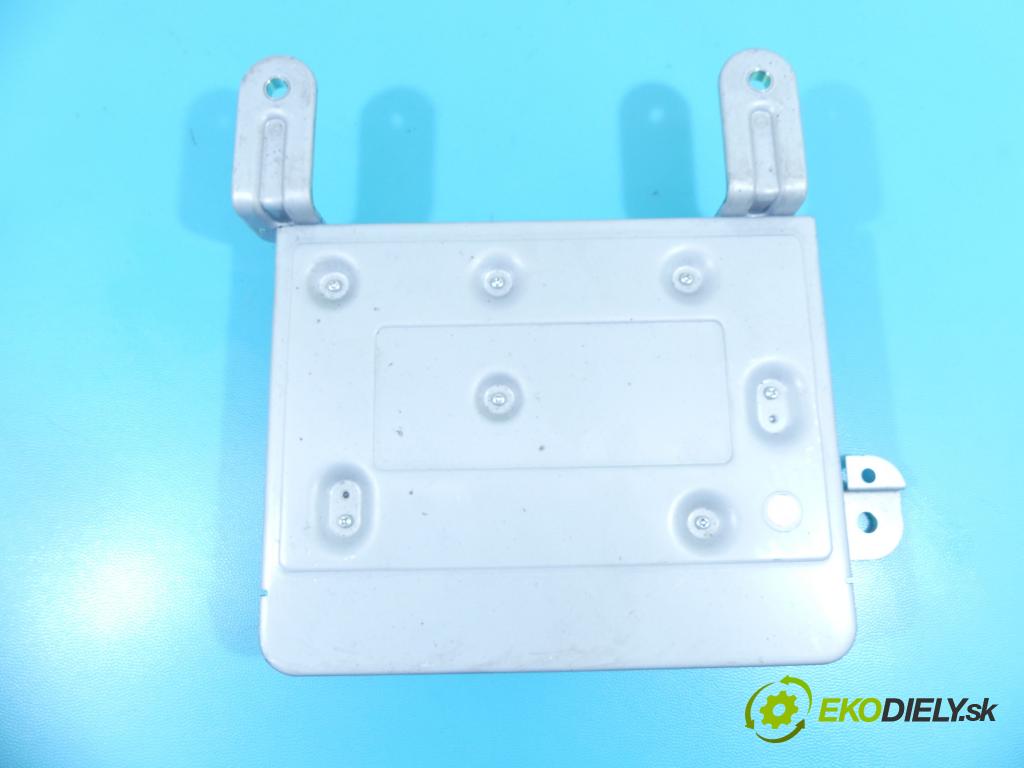 Volvo V40 II 2012-2019 2.0 D2 120 HP manual 88 kW 1969 cm3 5- Zesilovač: P31489492AA (Zosilňovače)