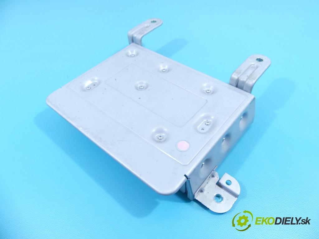 Volvo V40 II 2012-2019 2.0 D2 120 HP manual 88 kW 1969 cm3 5- Zesilovač: P31489492AA (Zosilňovače)