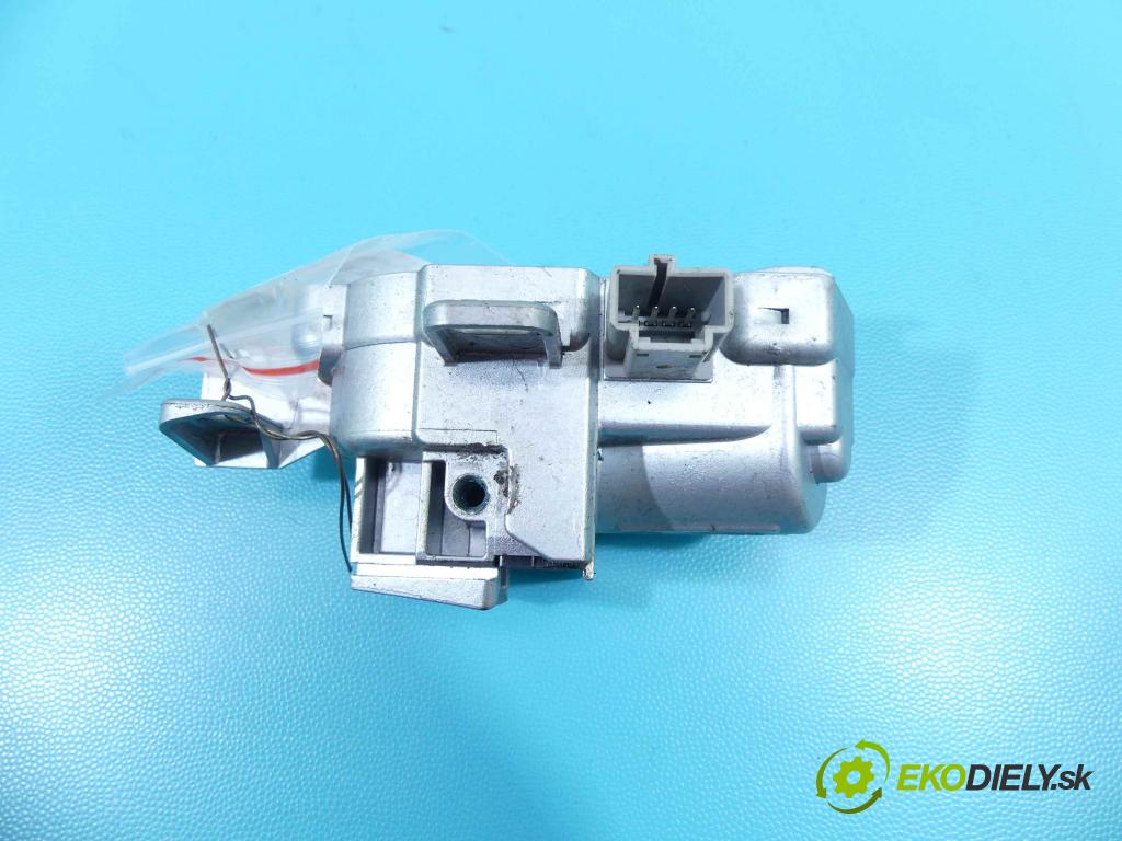 Volvo V40 II 2012-2019 2.0 D2 120 HP manual 88 kW 1969 cm3 5- Blokáda: řízení: P31340956 (Ostatné)