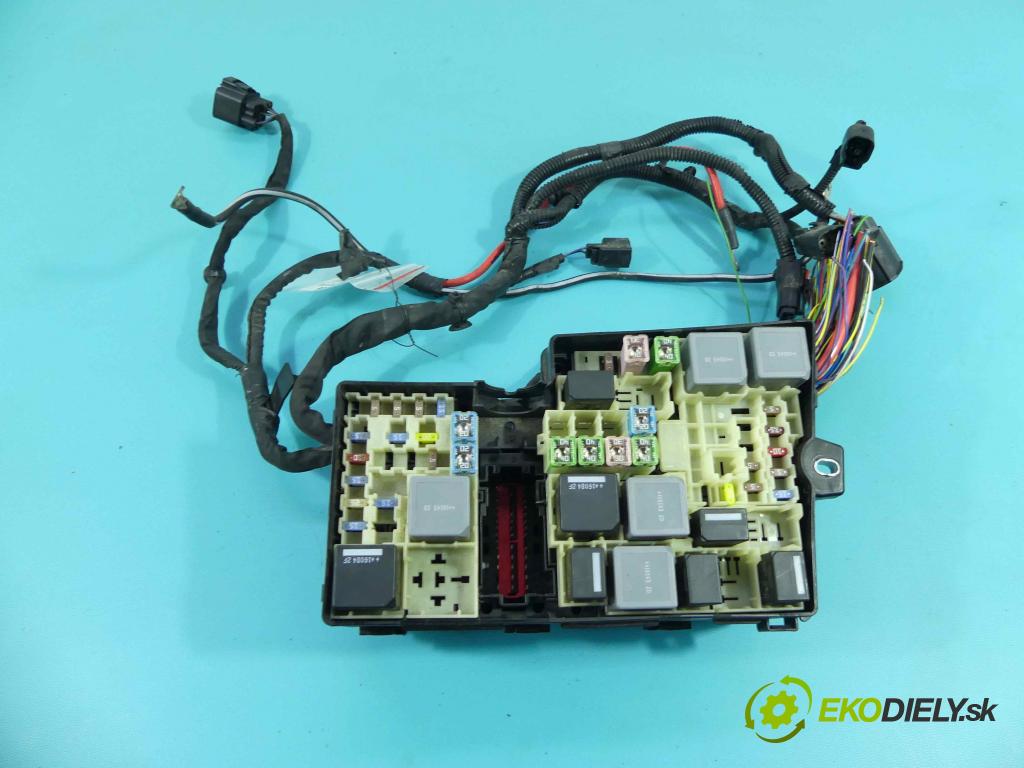 Volvo V40 II 2012-2019 2.0 D2 120 hp manual 88 kW 1969 cm3 5- skříňka pojistková AV6T-14A142-AA (Pojistkové skříňky)