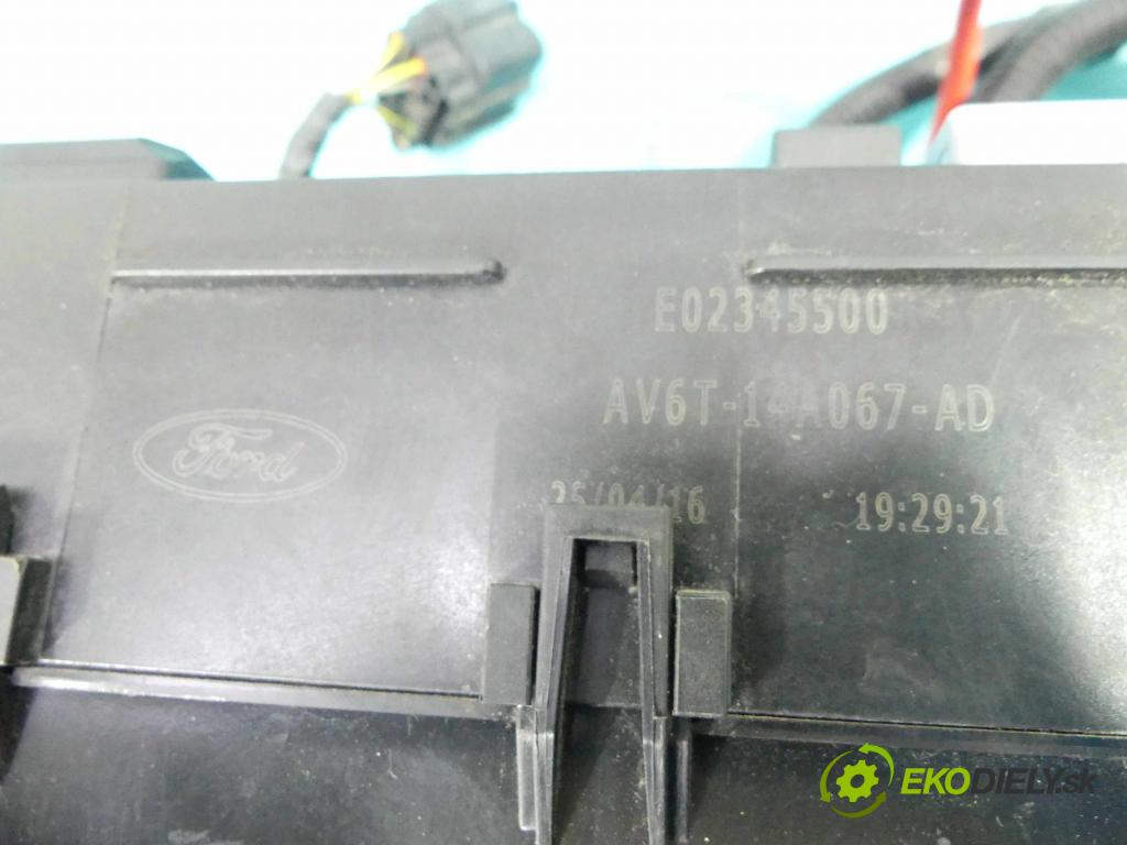 Volvo V40 II 2012-2019 2.0 D2 120 hp manual 88 kW 1969 cm3 5- skříňka pojistková AV6T-14A142-AA (Pojistkové skříňky)