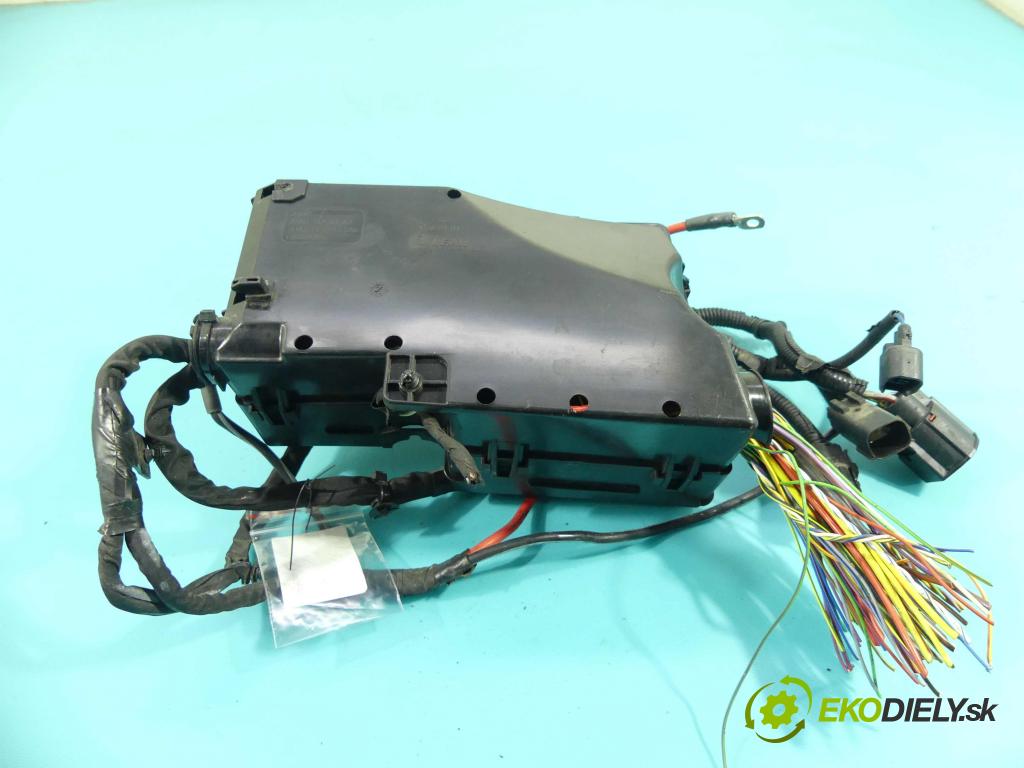 Volvo V40 II 2012-2019 2.0 D2 120 hp manual 88 kW 1969 cm3 5- skříňka pojistková AV6T-14A142-AA (Pojistkové skříňky)