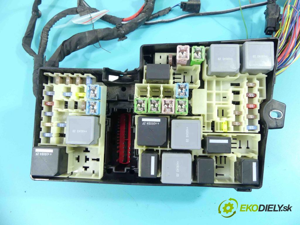 Volvo V40 II 2012-2019 2.0 D2 120 hp manual 88 kW 1969 cm3 5- skříňka pojistková AV6T-14A142-AA (Pojistkové skříňky)