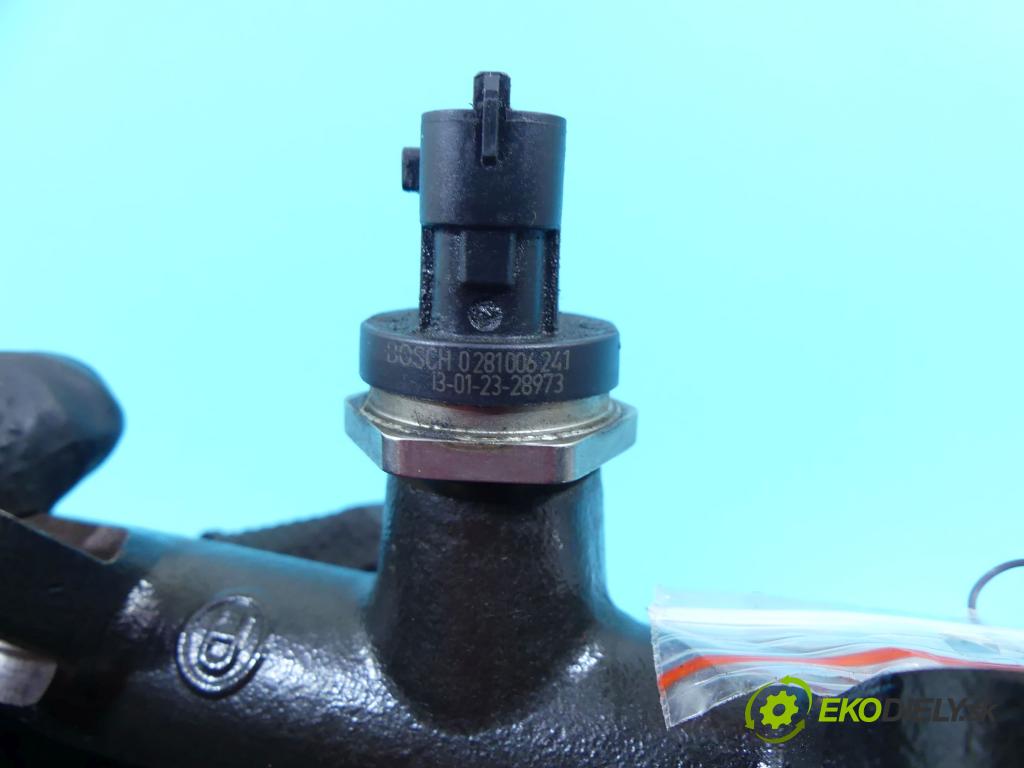 Renault Clio IV 2012-2020 1.5 dci 90 HP manual 66 kW 1461 cm3 5- lišta vstrekovacia 175215346R (Vstrekovacie lišty)