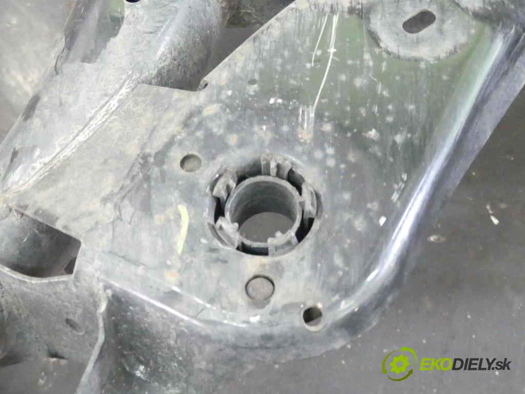 Skoda Octavia III 2013- 1.5 TSI 150 hp manual 110 kW 1498 cm3 5- zadní výztuha  (Výztuhy zadní)