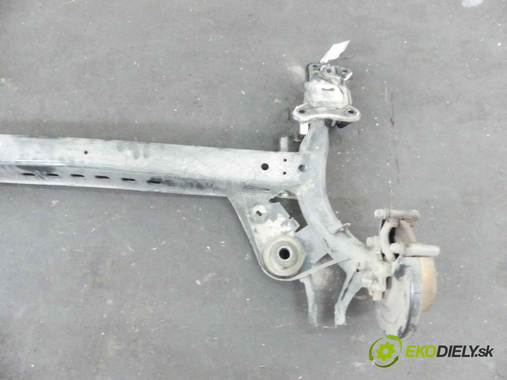 Skoda Octavia III 2013- 1.5 TSI 150 hp manual 110 kW 1498 cm3 5- zadní výztuha  (Výztuhy zadní)