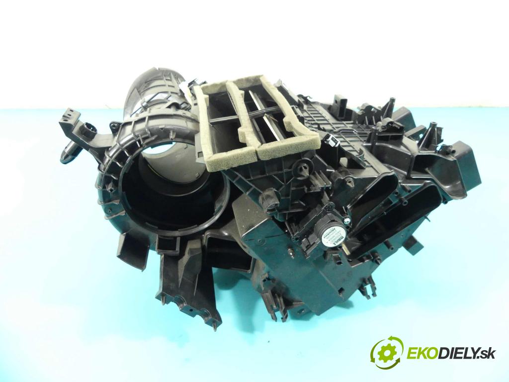 Opel Crossland 2017-2024 1.2 12V 83 hp manual 61 kW 1199 cm3 5- radiátor 5509001 (Radiátory topení)