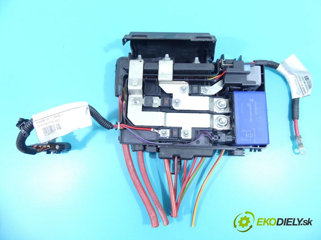 Volvo S60 II 2010-2018 2.0 D3 163 hp automatic 120 kW 1984 cm3 4- skříňka pojistková 31337182LHD (Pojistkové skříňky)