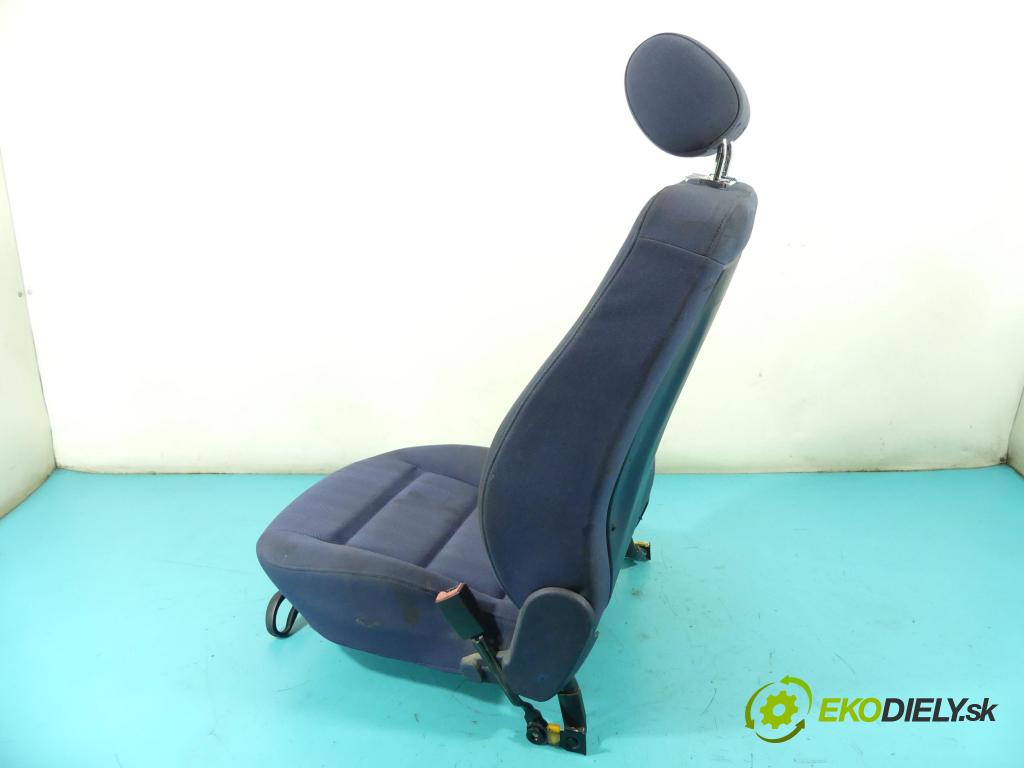 Audi A4 B5 1994-2001 1.8 T 150 hp manual 110 kW 1781 cm3 5- Sedadlo pravý  (Sedačky, sedadla)
