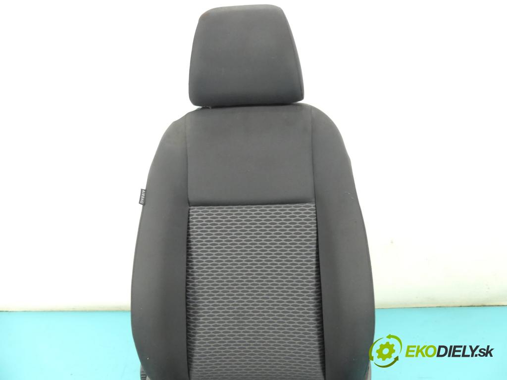 Vw Golf VI 2008-2013 1.4 16V 80 HP manual 59 kW 1390 cm3 5- Sedačka pravý  (Sedačky, sedadlá)