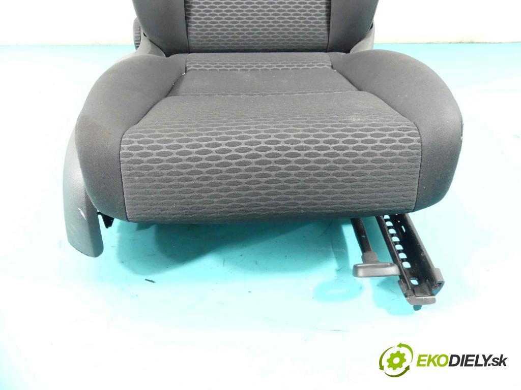 Vw Golf VI 2008-2013 1.4 16V 80 HP manual 59 kW 1390 cm3 5- Sedačka pravý  (Sedačky, sedadlá)