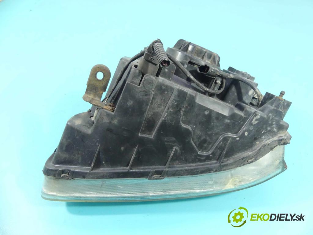 Kia Carens II 2002-2006 2.0 crdi 113 HP manual 83 kW 1991 cm3 5- Reflektor: pravý  (Pravé)