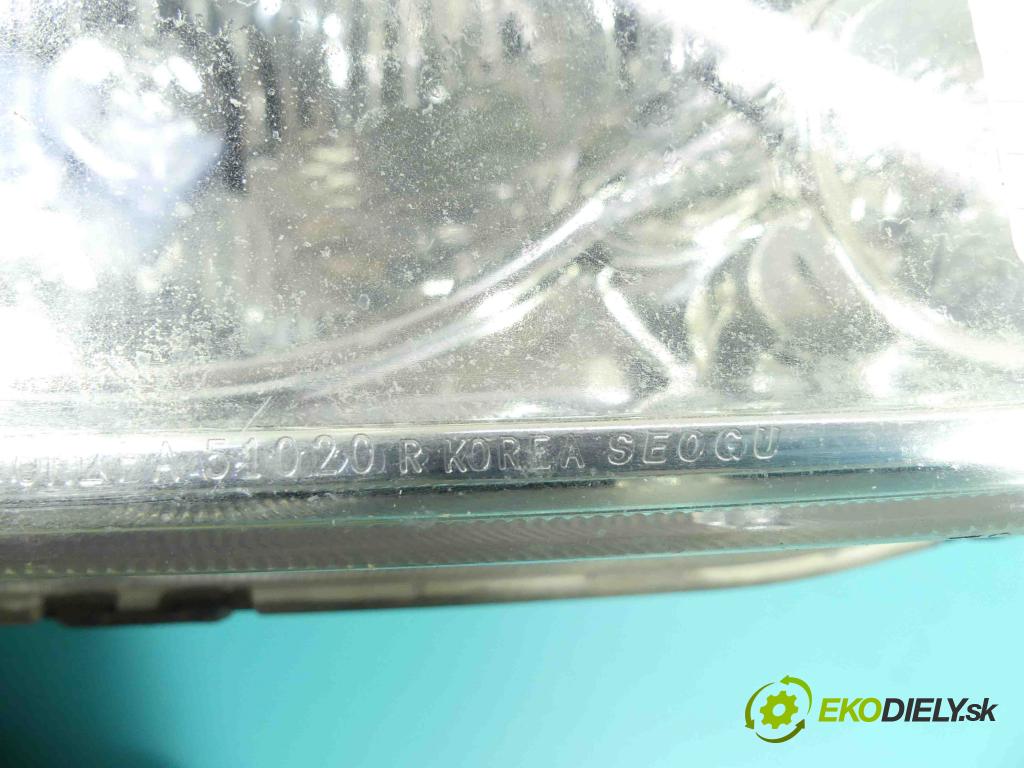 Kia Carens II 2002-2006 2.0 crdi 113 HP manual 83 kW 1991 cm3 5- Reflektor: pravý  (Pravé)