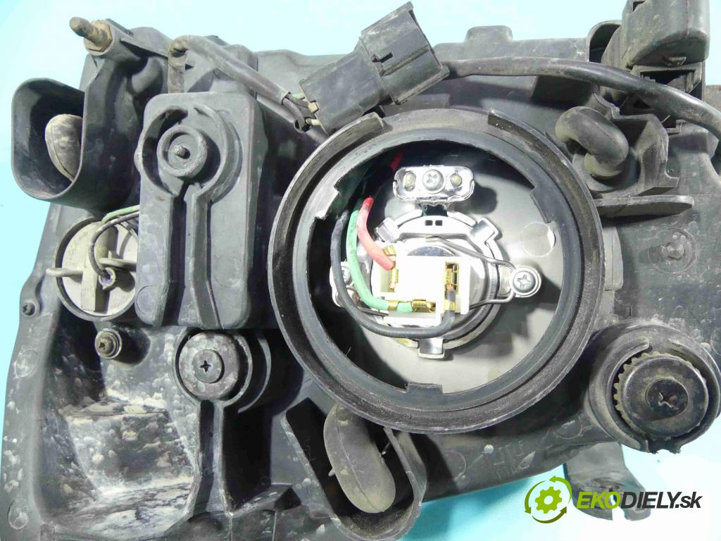 Kia Carens II 2002-2006 2.0 crdi 113 HP manual 83 kW 1991 cm3 5- Reflektor: pravý  (Pravé)