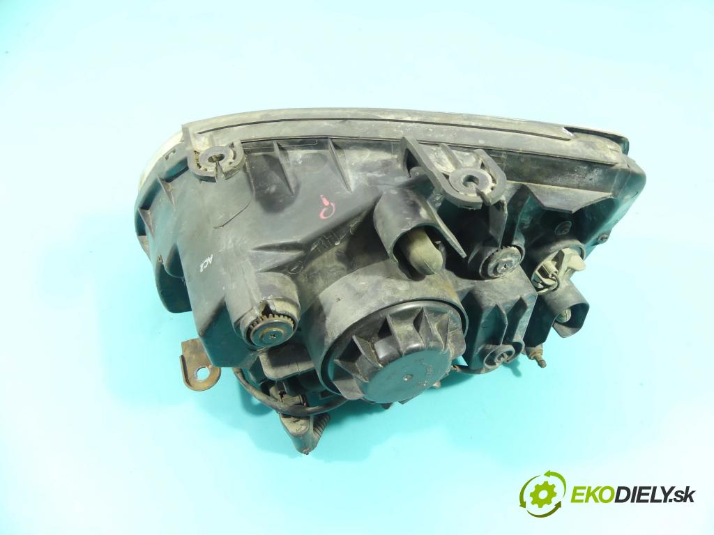 Kia Carens II 2002-2006 2.0 crdi 113 HP manual 83 kW 1991 cm3 5- Reflektor: pravý  (Pravé)