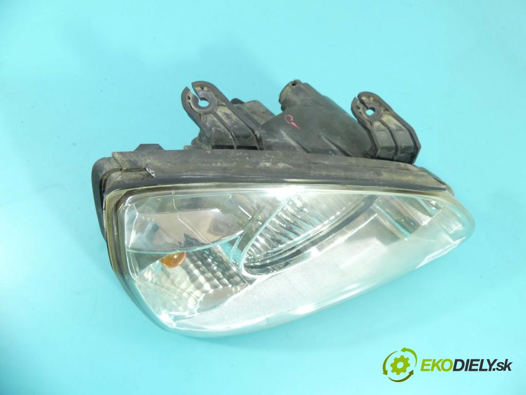 Kia Carens II 2002-2006 2.0 crdi 113 HP manual 83 kW 1991 cm3 5- Reflektor: pravý  (Pravé)