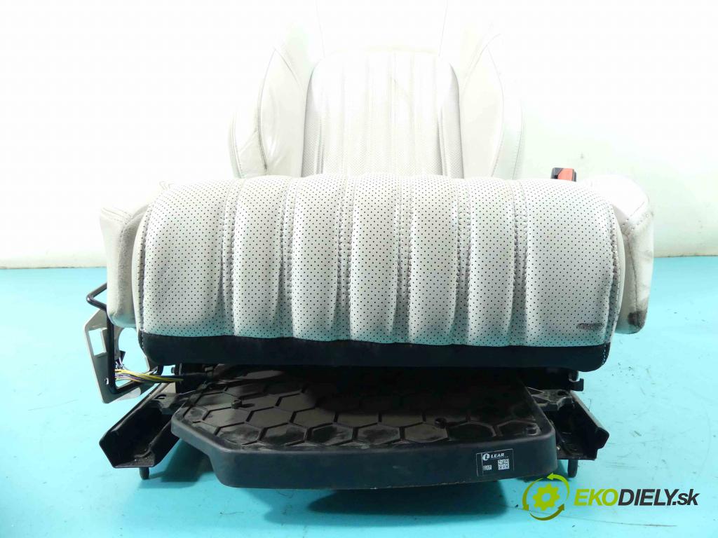 Jaguar F-Pace 16- 2.0d 179KM automatic 132 kW 1999 cm3 5- Sedačka pravý  (Sedačky, sedadlá)