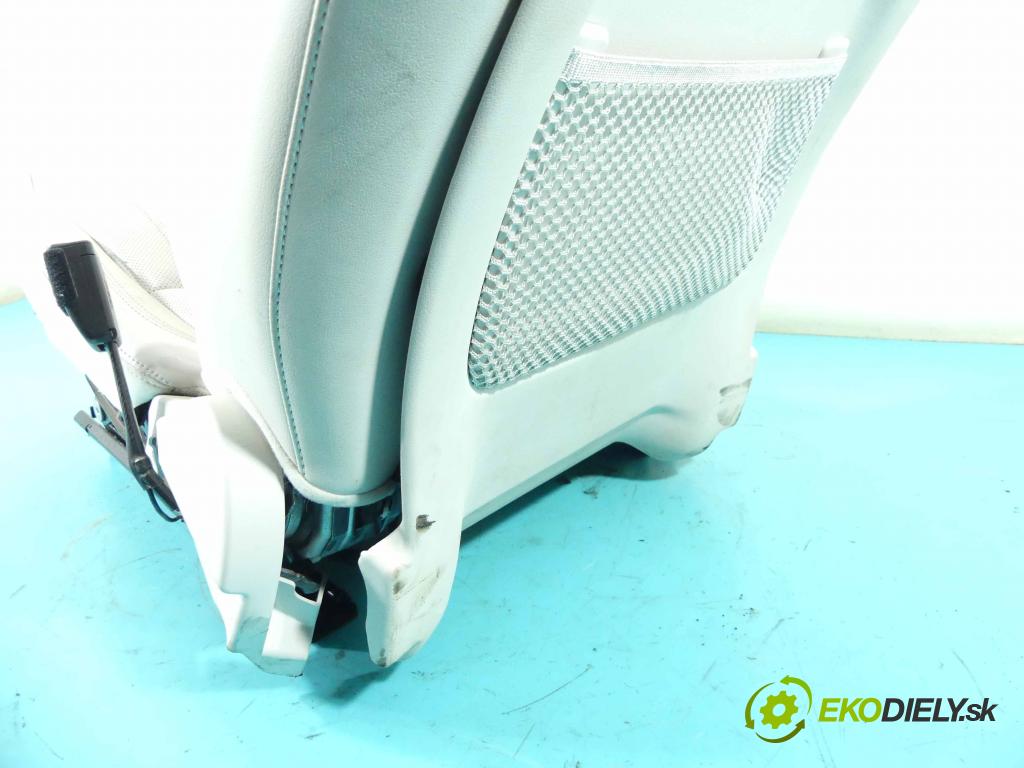 Jaguar F-Pace 16- 2.0d 179KM automatic 132 kW 1999 cm3 5- Sedačka pravý  (Sedačky, sedadlá)