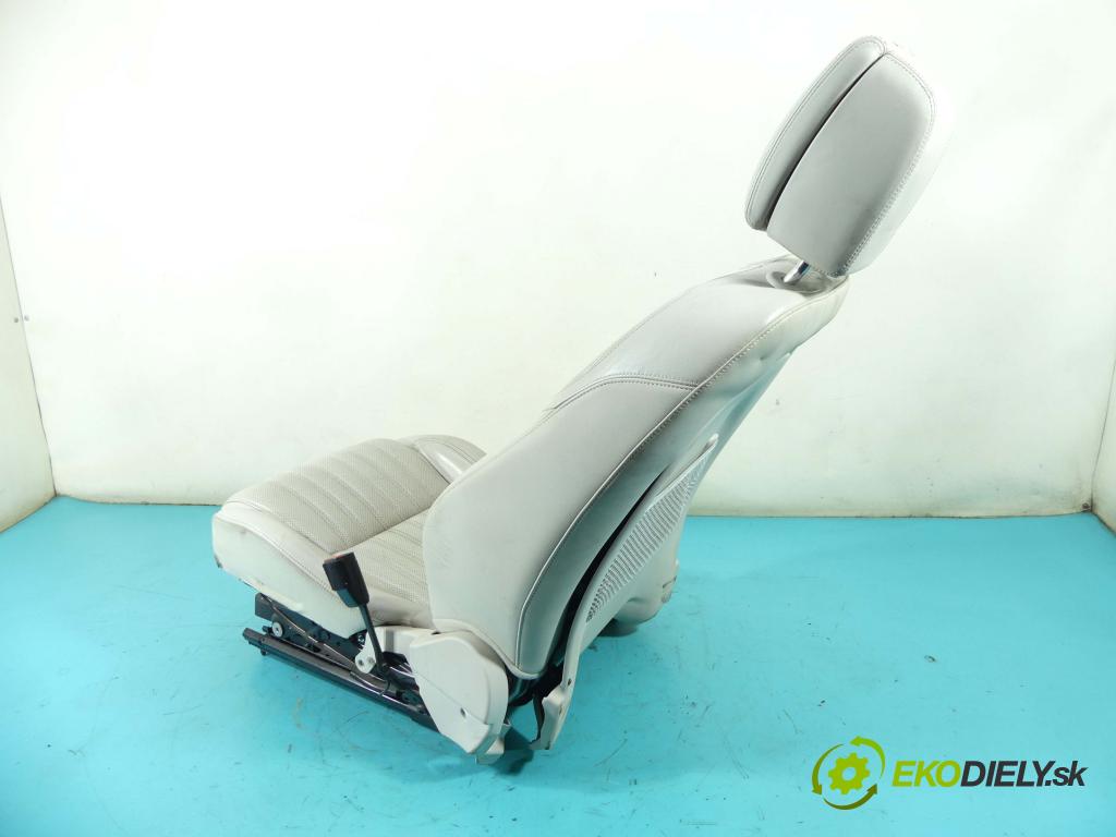 Jaguar F-Pace 16- 2.0d 179KM automatic 132 kW 1999 cm3 5- Sedačka pravý  (Sedačky, sedadlá)