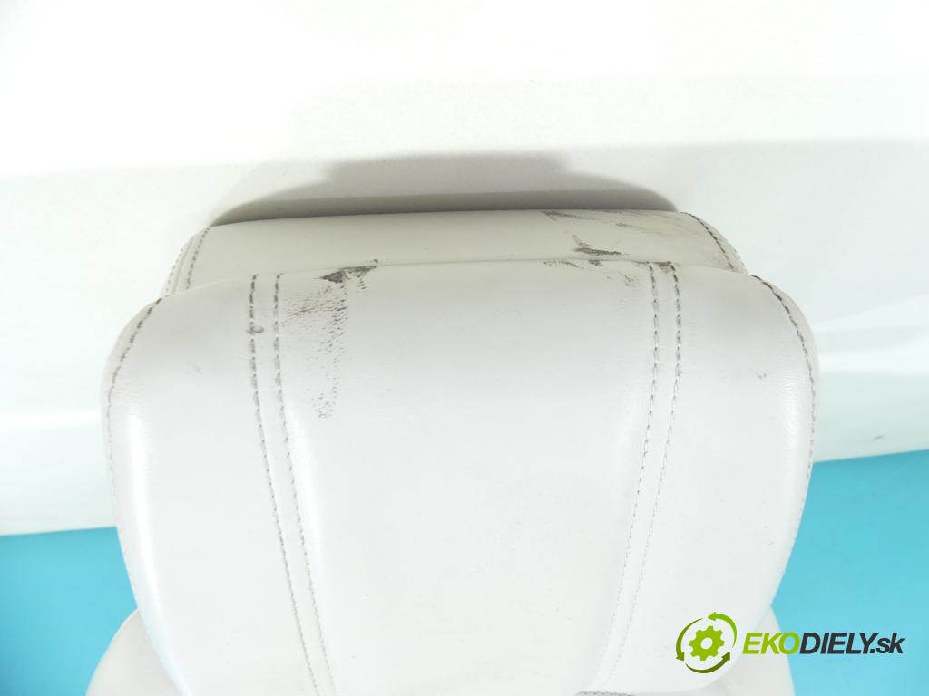 Jaguar F-Pace 16- 2.0d 179KM automatic 132 kW 1999 cm3 5- Sedačka pravý  (Sedačky, sedadlá)