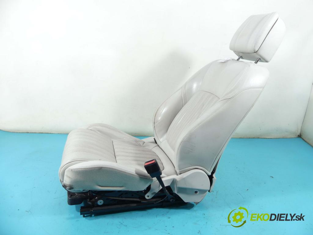 Jaguar F-Pace 16- 2.0d 179KM automatic 132 kW 1999 cm3 5- Sedačka pravý  (Sedačky, sedadlá)