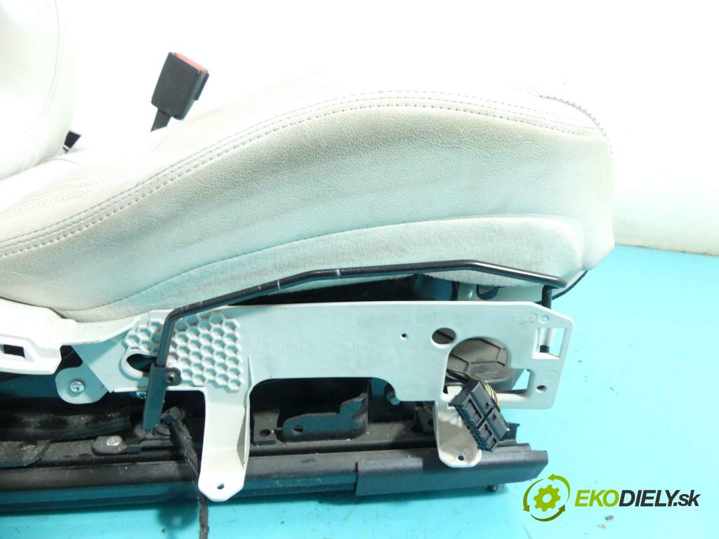 Jaguar F-Pace 16- 2.0d 179KM automatic 132 kW 1999 cm3 5- Sedačka pravý  (Sedačky, sedadlá)