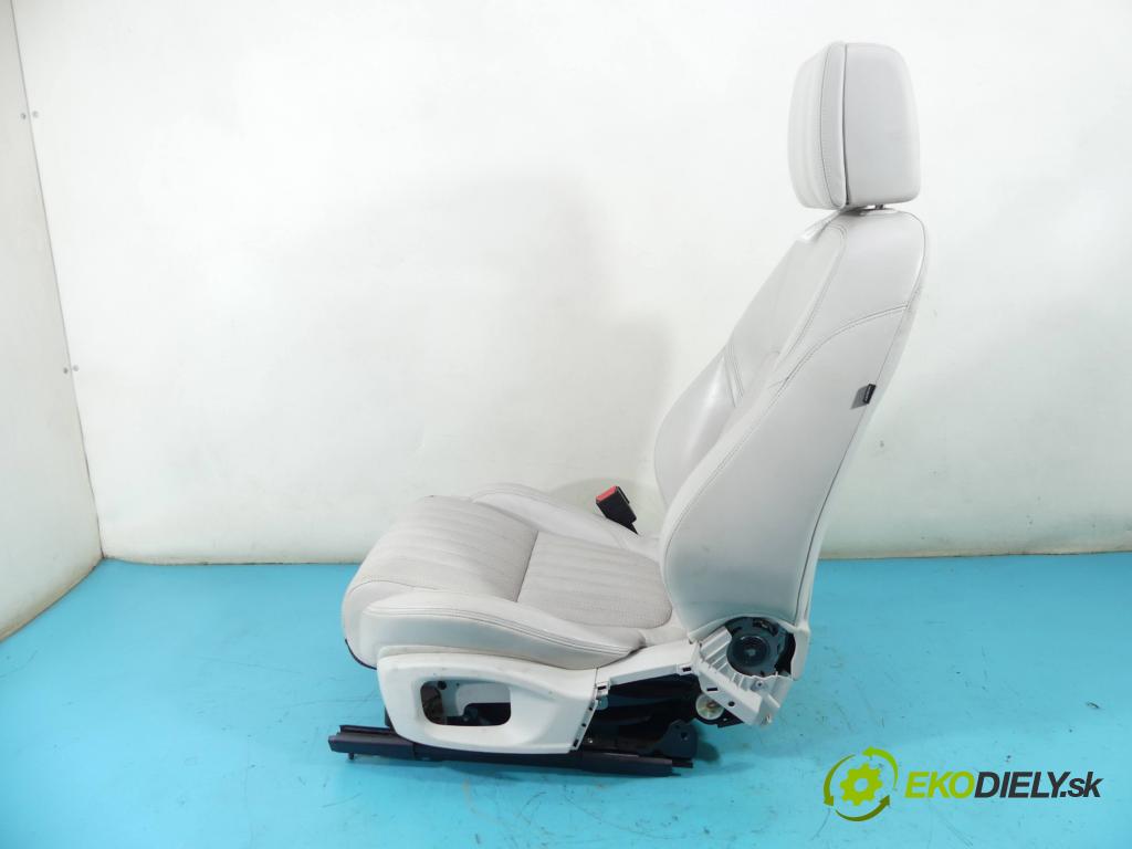 Jaguar F-Pace 16- 2.0d 179KM automatic 132 kW 1999 cm3 5- Sedačka ľavý  (Sedačky, sedadlá)