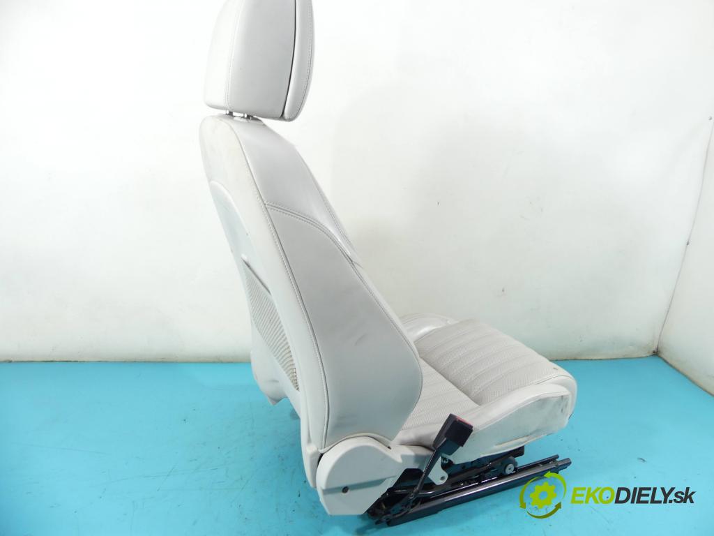 Jaguar F-Pace 16- 2.0d 179KM automatic 132 kW 1999 cm3 5- Sedačka ľavý  (Sedačky, sedadlá)