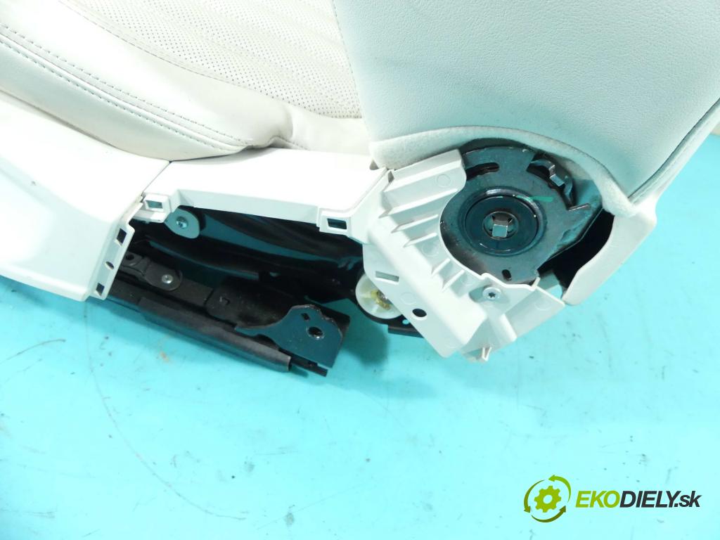 Jaguar F-Pace 16- 2.0d 179KM automatic 132 kW 1999 cm3 5- Sedačka ľavý  (Sedačky, sedadlá)