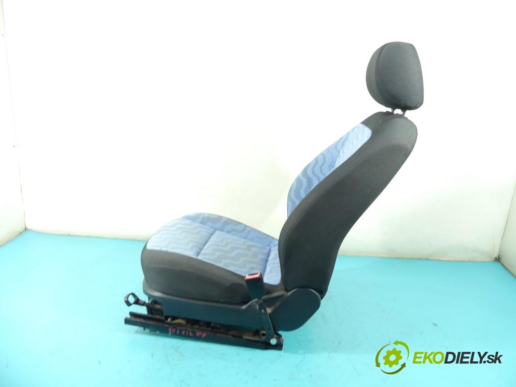 Skoda Roomster 1.4 tdi 80 HP manual 59 kW 1422 cm3 5- Sedačka pravý  (Sedačky, sedadlá)