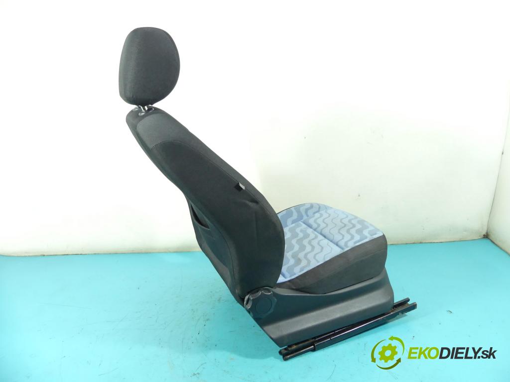 Skoda Roomster 1.4 tdi 80 HP manual 59 kW 1422 cm3 5- Sedačka pravý  (Sedačky, sedadlá)