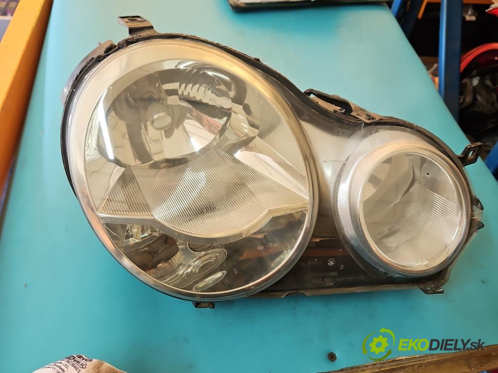 Vw Polo IV 9N 2001-2009 1.2 6V 54 HP manual 40 kW 1198 cm3 3- Reflektor: pravý 0301190202 (Pravé)