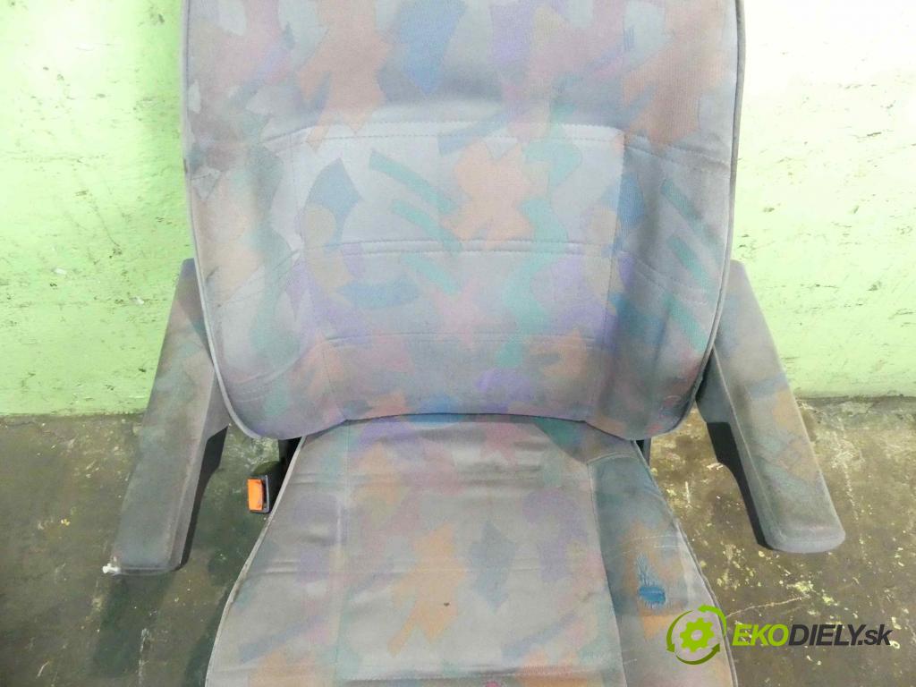 Vw Transporter T4 1990-2003 1.9 TD 68 hp manual 50 kW 1896 cm3 5- Sedadlo levý  (Sedačky, sedadla)