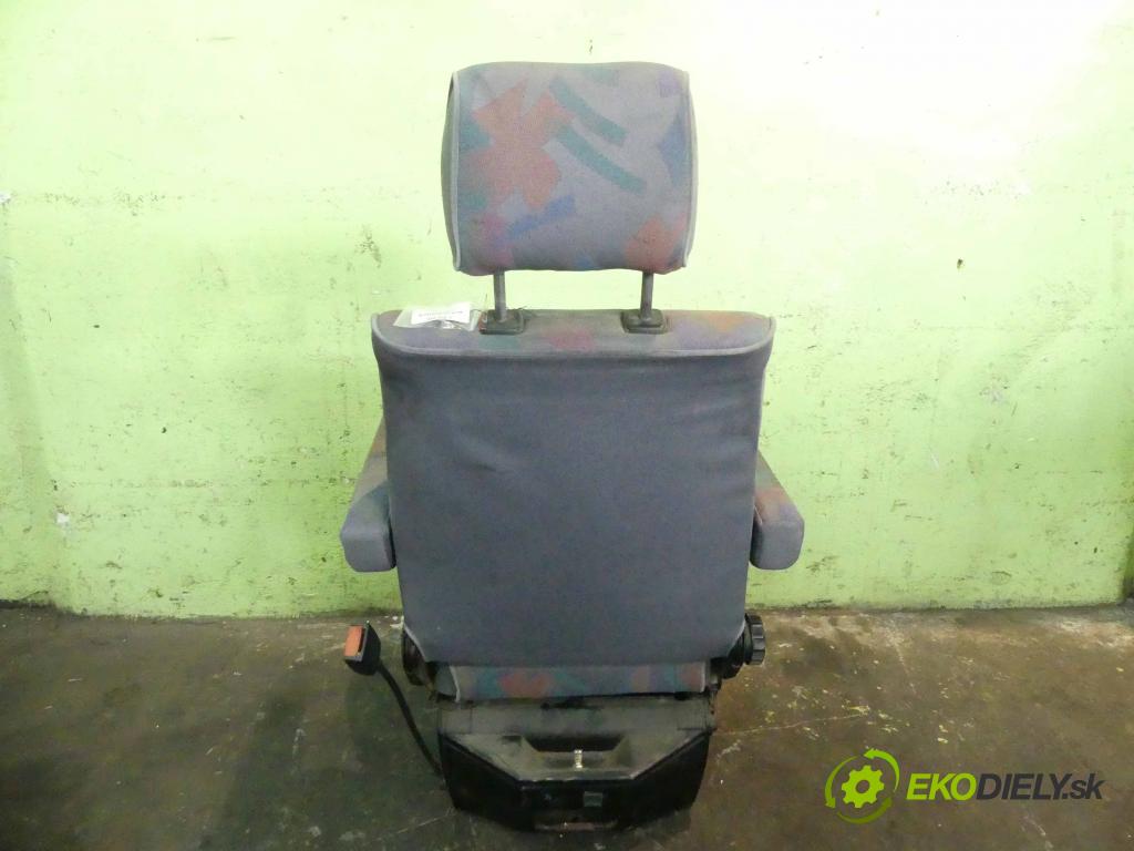 Vw Transporter T4 1990-2003 1.9 TD 68 hp manual 50 kW 1896 cm3 5- Sedadlo levý  (Sedačky, sedadla)