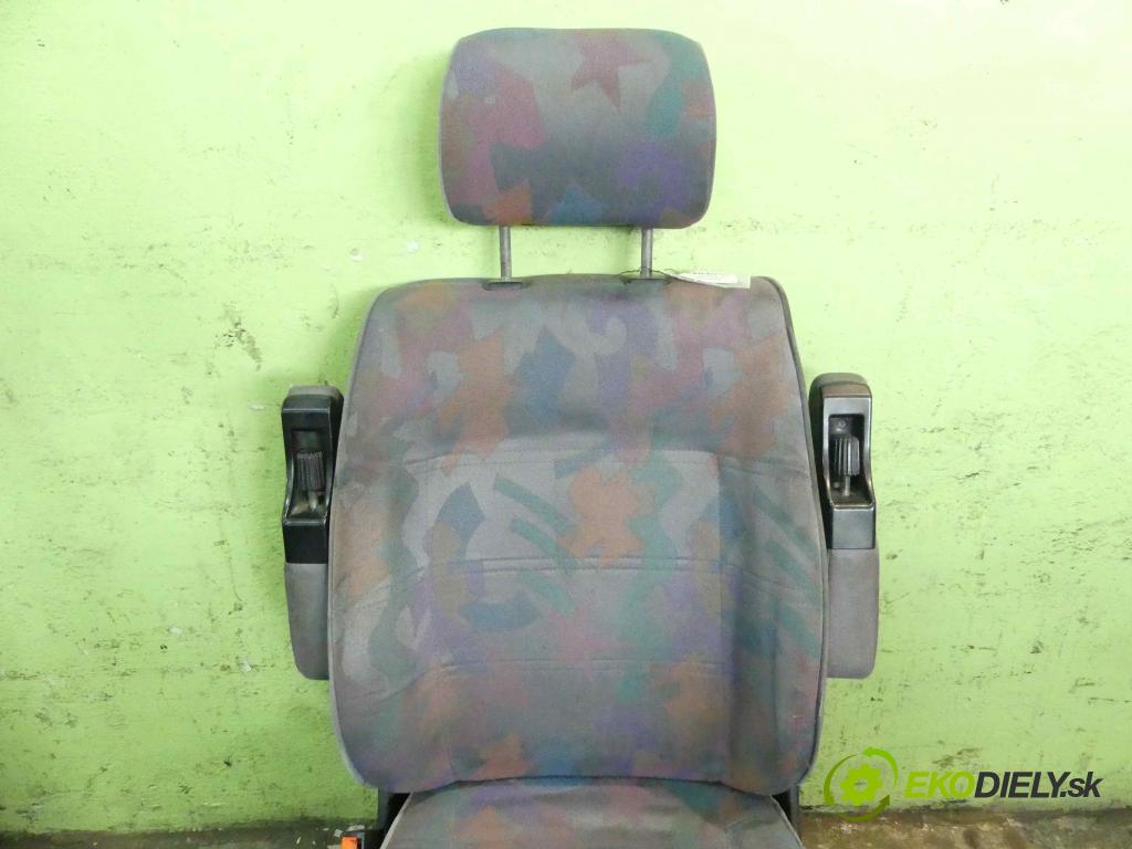 Vw Transporter T4 1990-2003 1.9 TD 68 hp manual 50 kW 1896 cm3 5- Sedadlo levý  (Sedačky, sedadla)
