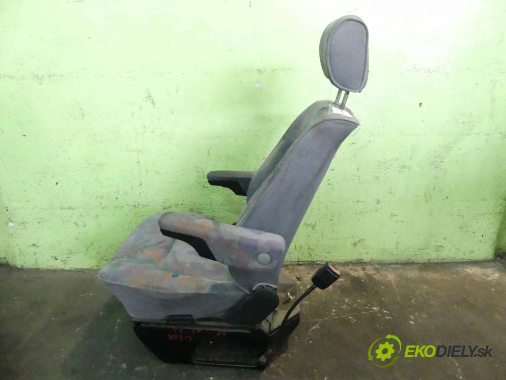 Vw Transporter T4 1990-2003 1.9 TD 68 hp manual 50 kW 1896 cm3 5- Sedadlo levý  (Sedačky, sedadla)