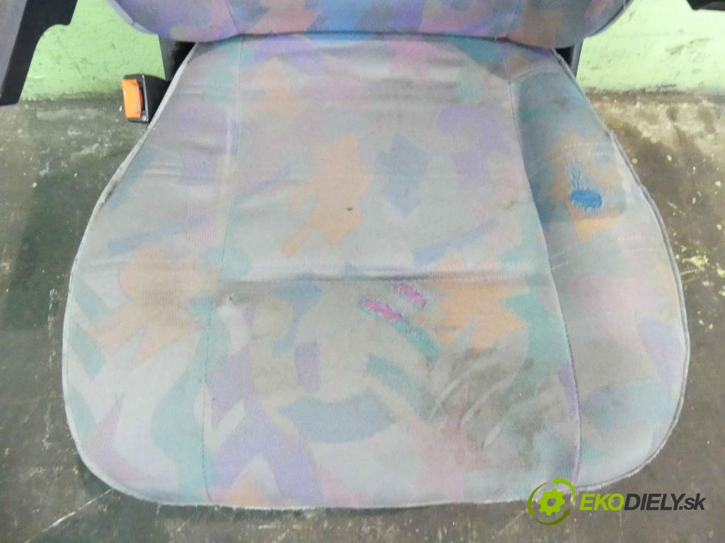 Vw Transporter T4 1990-2003 1.9 TD 68 hp manual 50 kW 1896 cm3 5- Sedadlo levý  (Sedačky, sedadla)