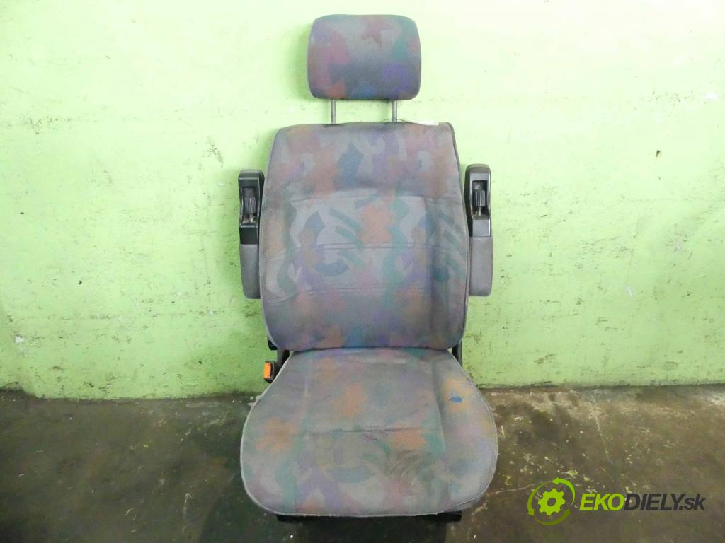 Vw Transporter T4 1990-2003 1.9 TD 68 hp manual 50 kW 1896 cm3 5- Sedadlo levý  (Sedačky, sedadla)