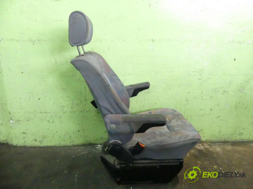 Vw Transporter T4 1990-2003 1.9 TD 68 hp manual 50 kW 1896 cm3 5- Sedadlo levý  (Sedačky, sedadla)