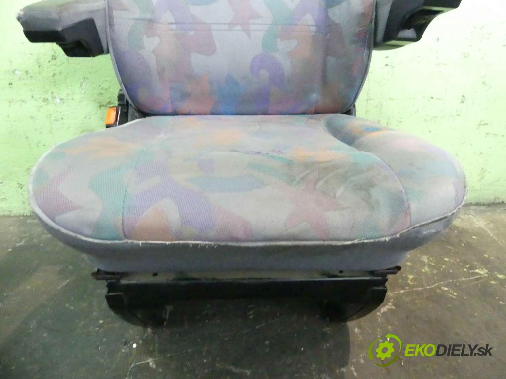 Vw Transporter T4 1990-2003 1.9 TD 68 hp manual 50 kW 1896 cm3 5- Sedadlo levý  (Sedačky, sedadla)