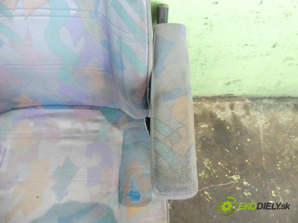 Vw Transporter T4 1990-2003 1.9 TD 68 hp manual 50 kW 1896 cm3 5- Sedadlo levý  (Sedačky, sedadla)