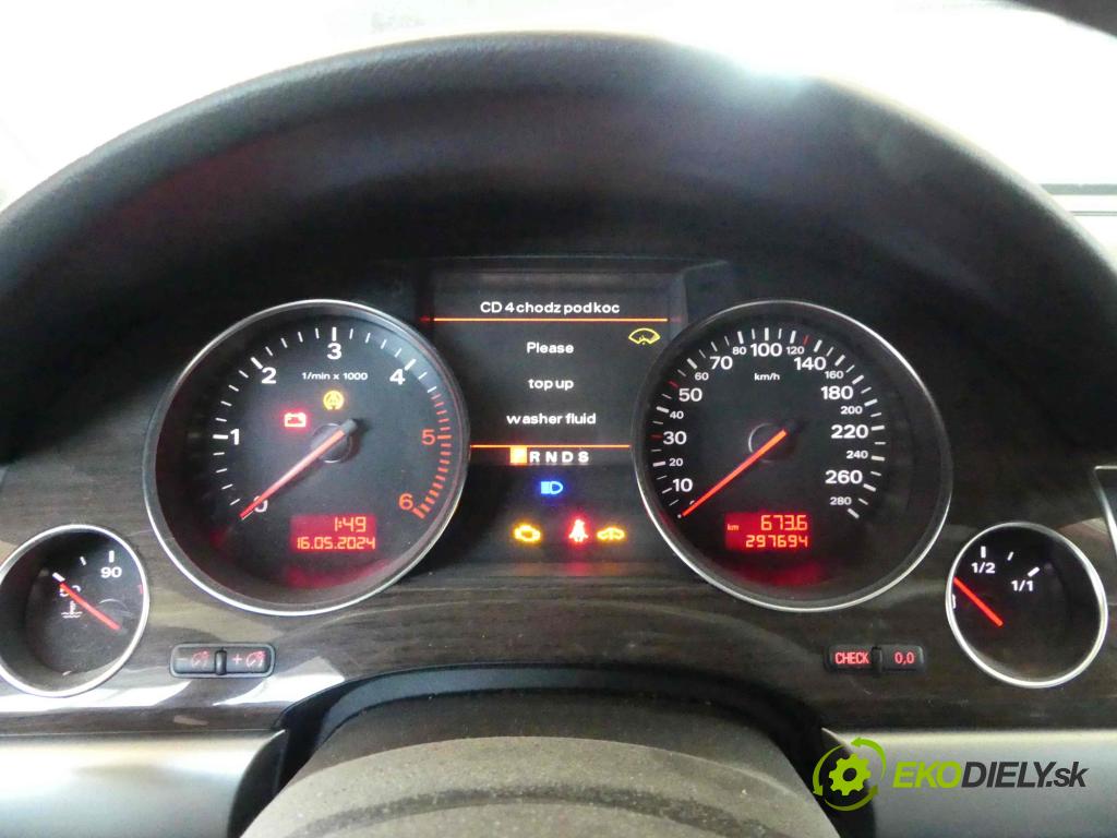 Audi A8 D3 2002-2009 4,2.0 V8 tdi 326KM automatic 240 kW 4134 cm3 4- prístrojovka/ budíky 4E0920931C (Prístrojové dosky, displeje)