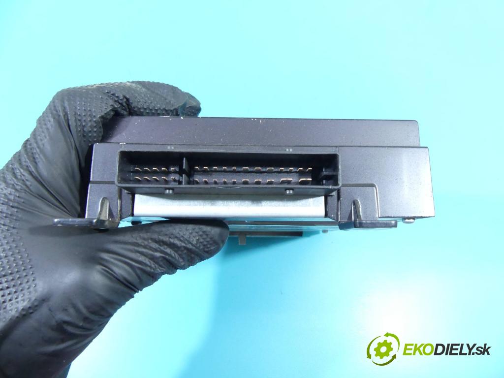 Audi A8 D3 2002-2009 4,2.0 V8 tdi 326KM automatic 240 kW 4134 cm3 4- Zesilovač: 4E0910466 (Zosilňovače)