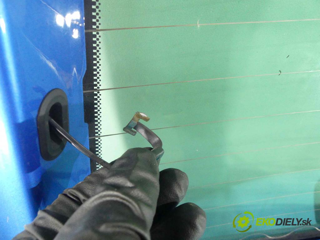 Skoda Roomster 1.4 tdi 80 hp manual 59 kW 1422 cm3 5- zadní kufrové dveře  (Zadní kapoty)