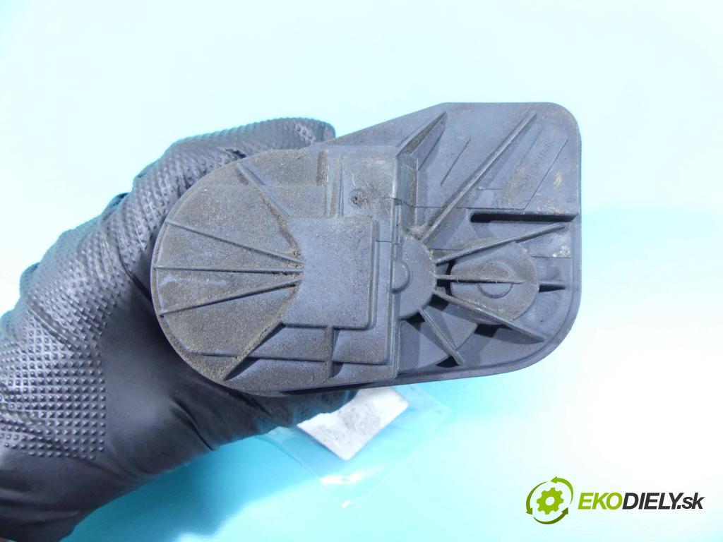 Citroen C4 I 2004-2011 1.6 16V 109 HP manual 80 kW 1587 cm3 5- klapka 0280750164 (Škrtiace klapky)