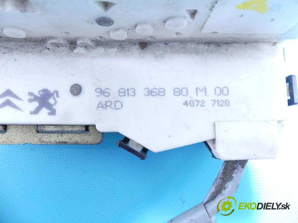 Citroen C4 I 2004-2011 1.6 16V 109 hp manual 80 kW 1587 cm3 5- zámek zadní pravý 9681336880