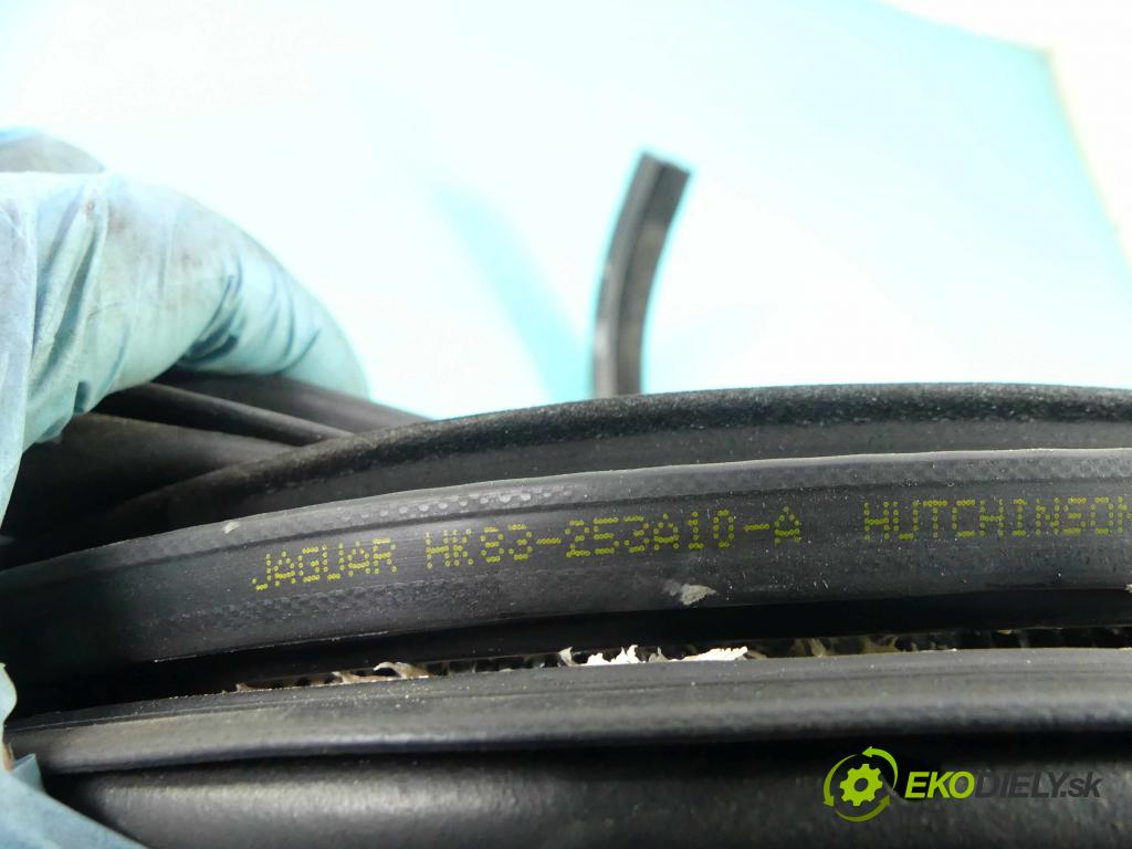Jaguar F-Pace 16- 2.0d 179KM automatic 132 kW 1999 cm3 5- Těsnění: dveře zadní pravé HK83-253A10-A (Ostatní)