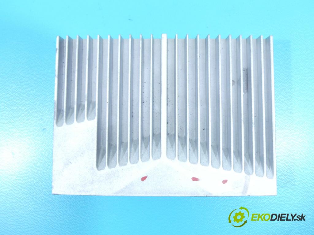 Jaguar F-Pace 16- 2.0d 179KM automatic 132 kW 1999 cm3 5- Zesilovač: HX73-19C164-RE (Zosilňovače)