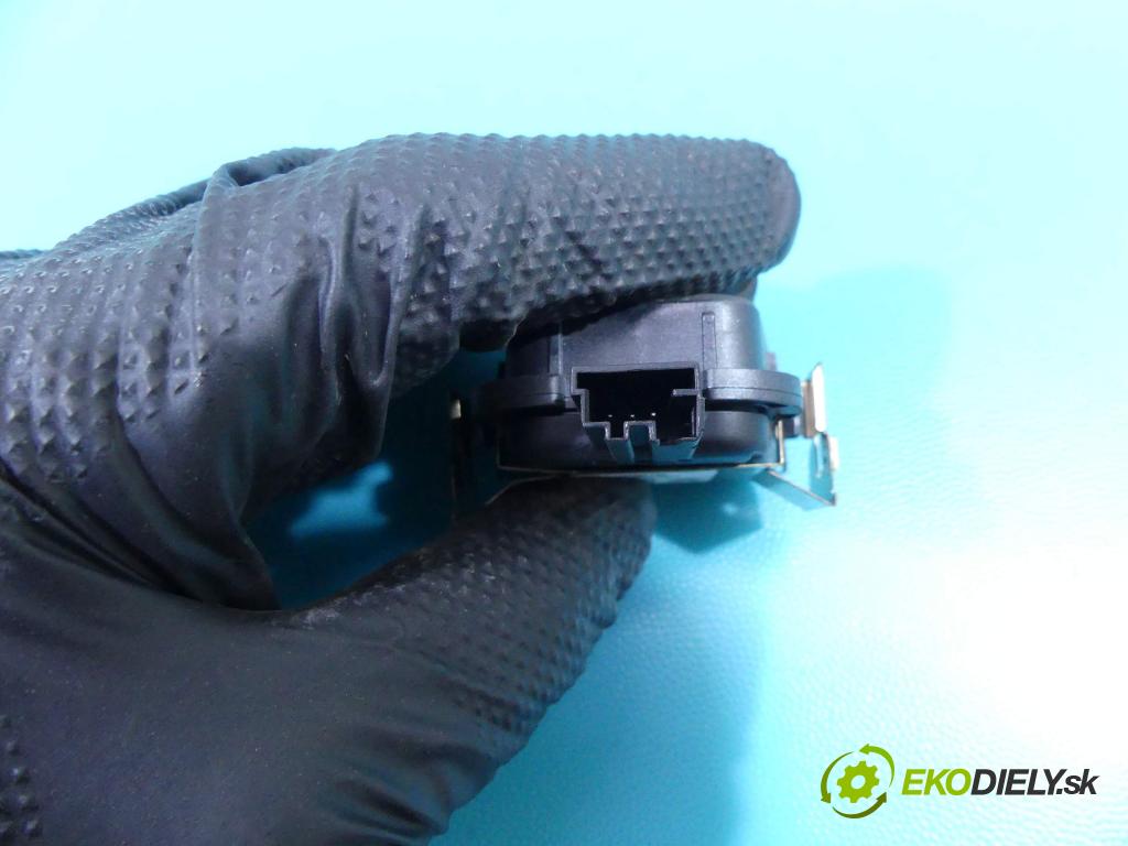 Jaguar F-Pace 16- 2.0d 179KM automatic 132 kW 1999 cm3 5- snímač déšť: CPLA-17D547-AN (Snímače dažďa)